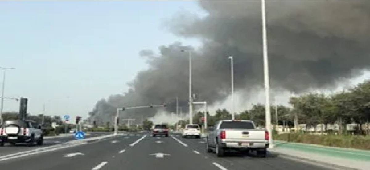 Na imagem, bombardeio em Abu Dhabi, como parte de retaliação em países onde há bases militares does Estados Unidos na região próxima ao Irã (Crédito: Reuters)