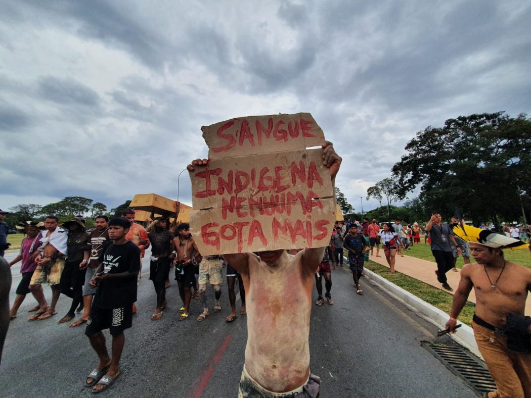 “Ato Ouro de Sangue: marcha contra o garimpo que mata e desmata”, em Brasília. Foto: Marina Oliveira/Cimi