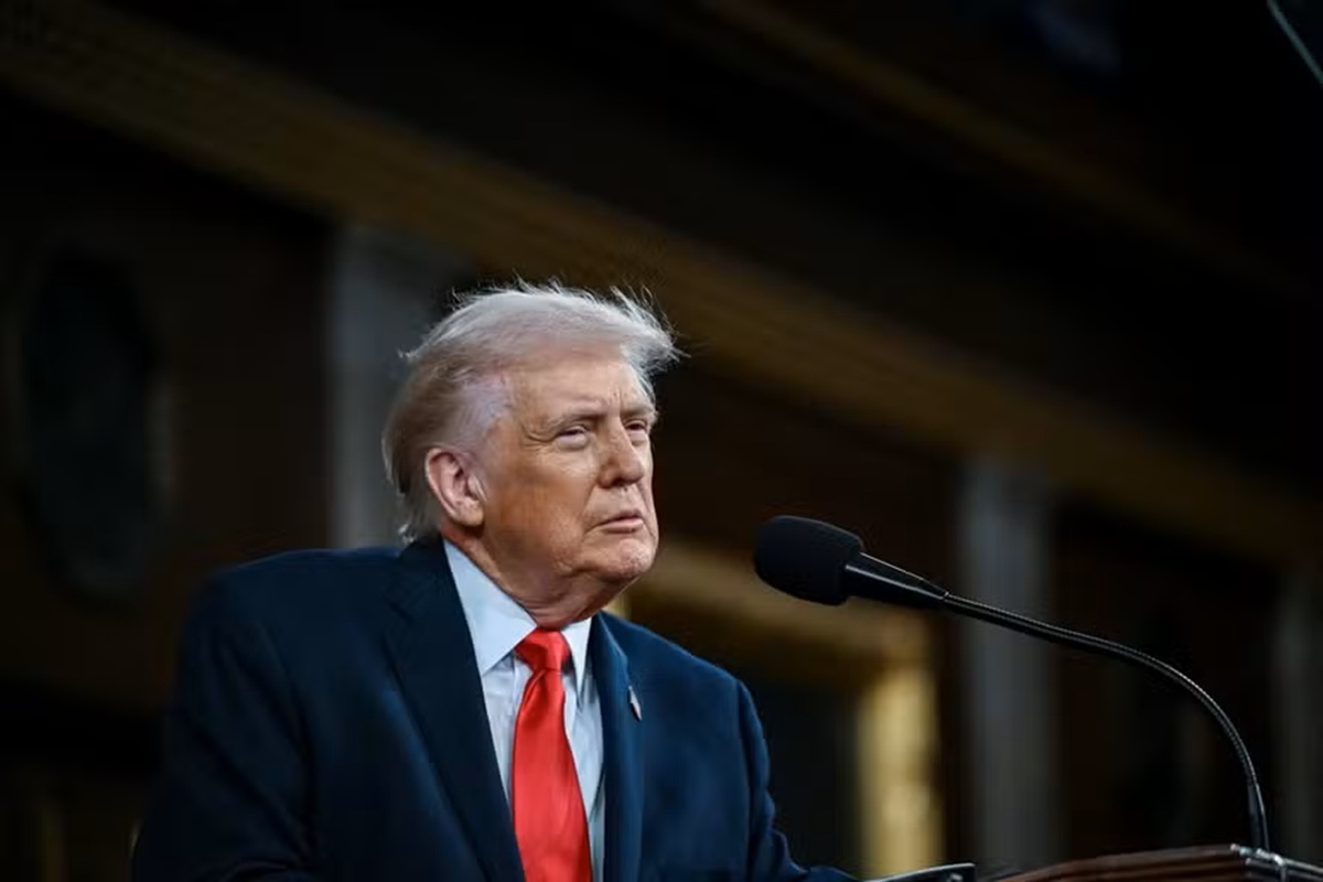 Trump anuncia acordo com Irã para reabrir Estreito de Ormuz neste domingo
