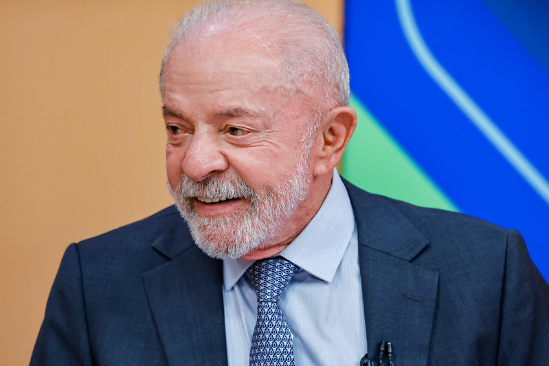 Pesquisa CNT/MDA: Lula lidera com 41,8% no 1º turno e venceria Flávio com 49,3% no 2º