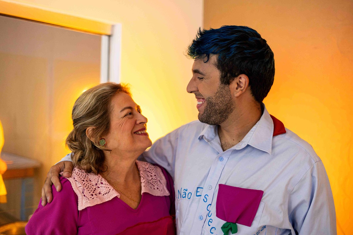 “Memórias de Mãe” estreia temporada em Santo André com mãe e filho juntos no palco