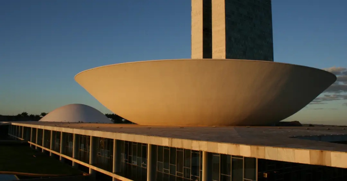 Congresso derruba vetos de Lula e libera doações públicas a municípios durante período eleitoral
