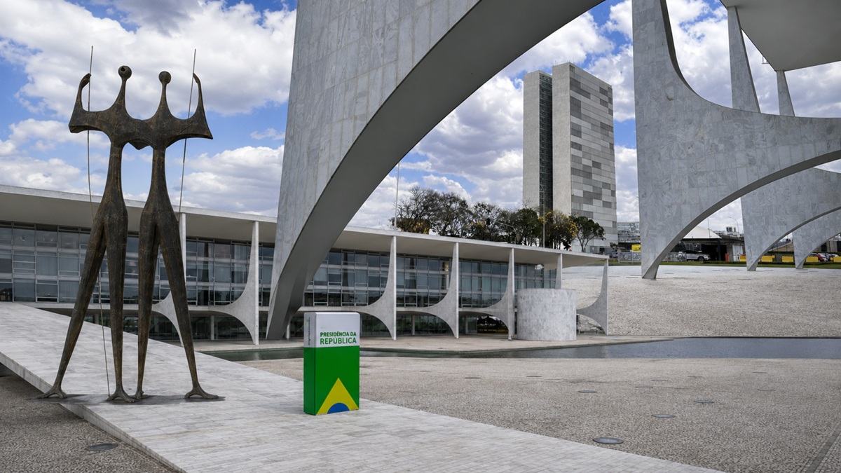 Fotomontagem dos edifícios dos Três Poderes da República em Brasília, DF.