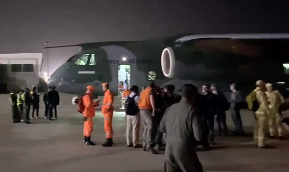 Brasil intensifica operação de ajuda à Venezuela com três aviões, hospital de campanha e força de resgate