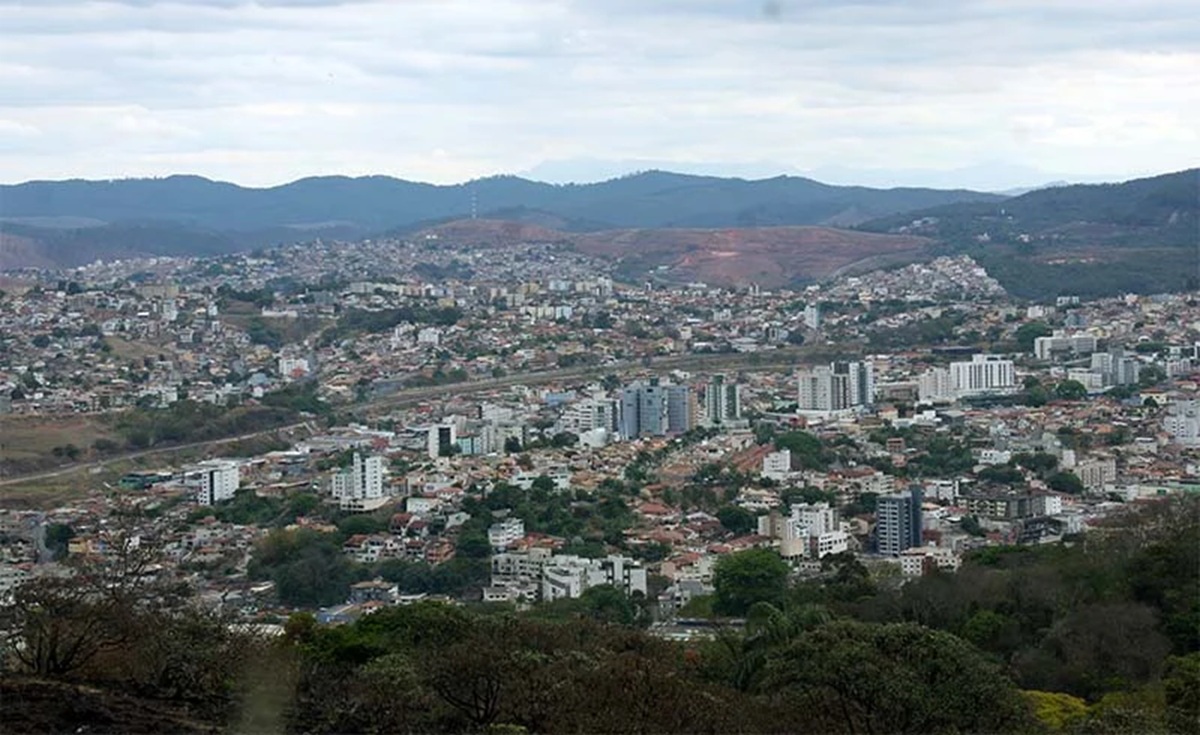 Itabira: minério, resiliência e reinvenção incompleta, por Lott & Guerra