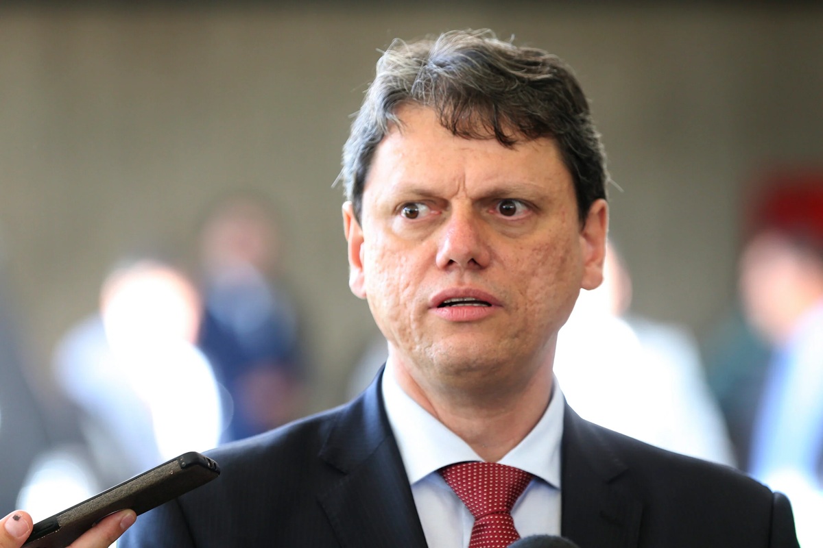 Digitais de Tarcísio de Freitas na captura do bilhete único pelas empresas de ônibus