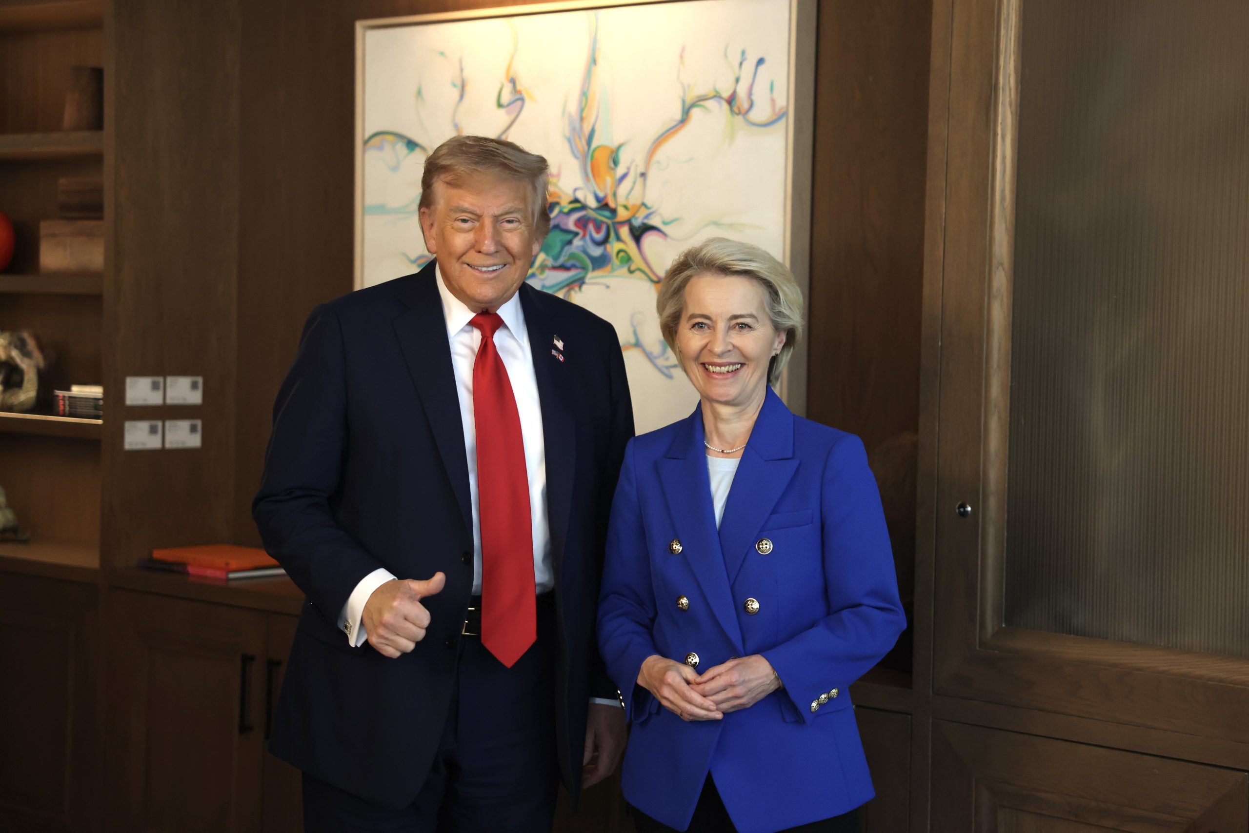Trump volta a colocar acordo com UE sob pressão um ano após assinatura