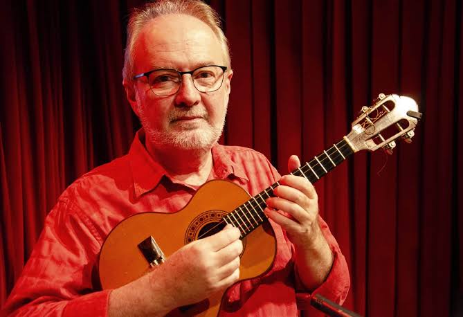 Henrique Cazes celebra 50 anos de carreira em espetáculo no Sesc Belenzinho