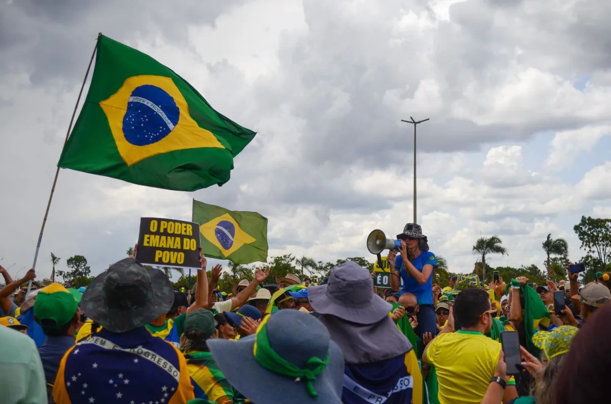 Flávio Bolsonaro e Paulo Figueiredo enfrentam resistência do próprio “núcleo duro” do bolsonarismo, mostra MDP