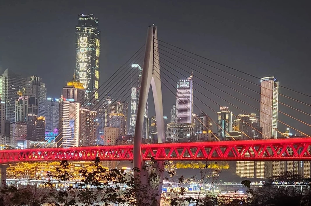 Vista de ponte e cidade de Chongqing, China (foto Monitor Mercantil) - Reprodução