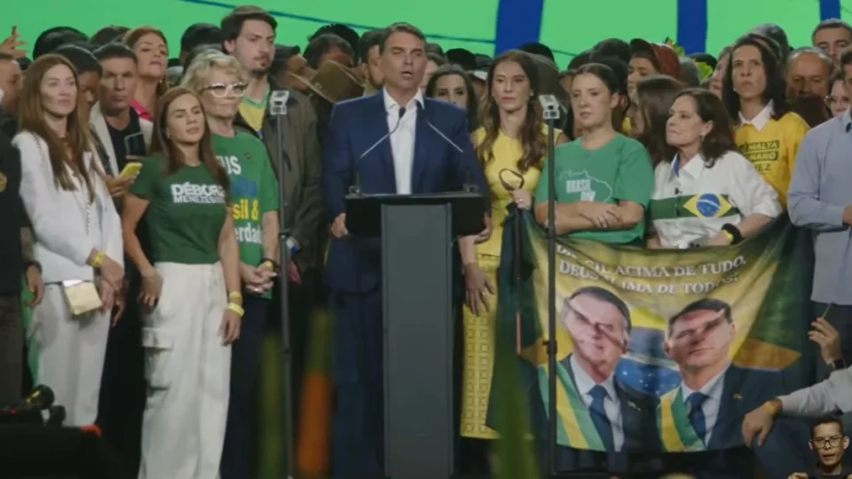 PL lança Flávio Bolsonaro à Presidência sem definir vice ou alianças