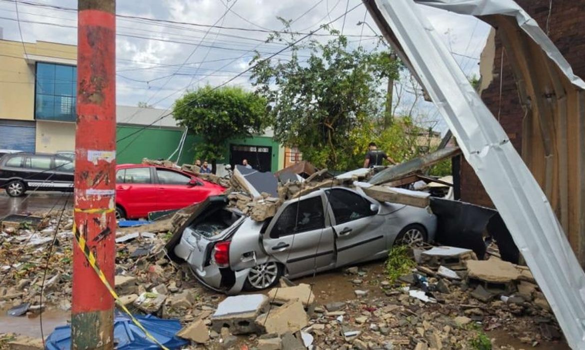 Ribeirão Preto segue sem energia elétrica três dias após temporal
