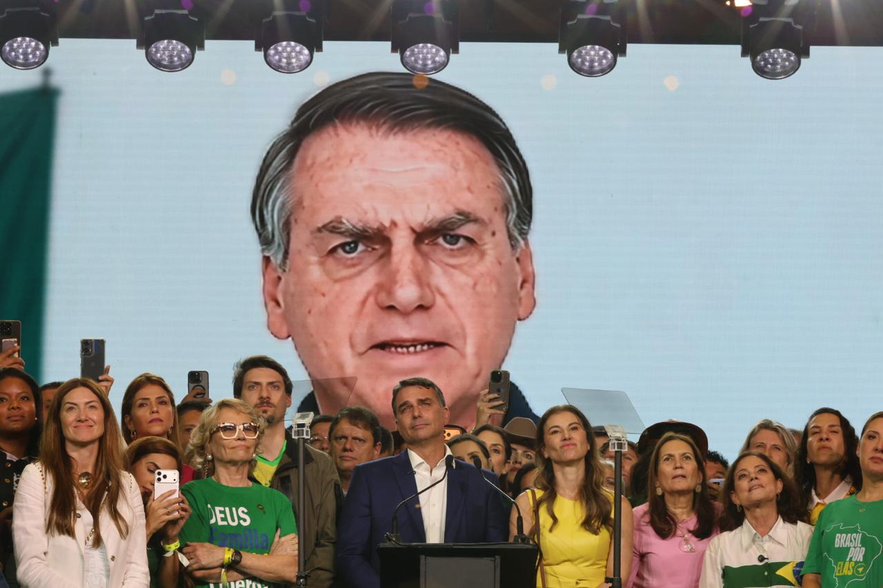 Bolsonaro não autorizou uso de IA em vídeo exibido na convenção de Flávio