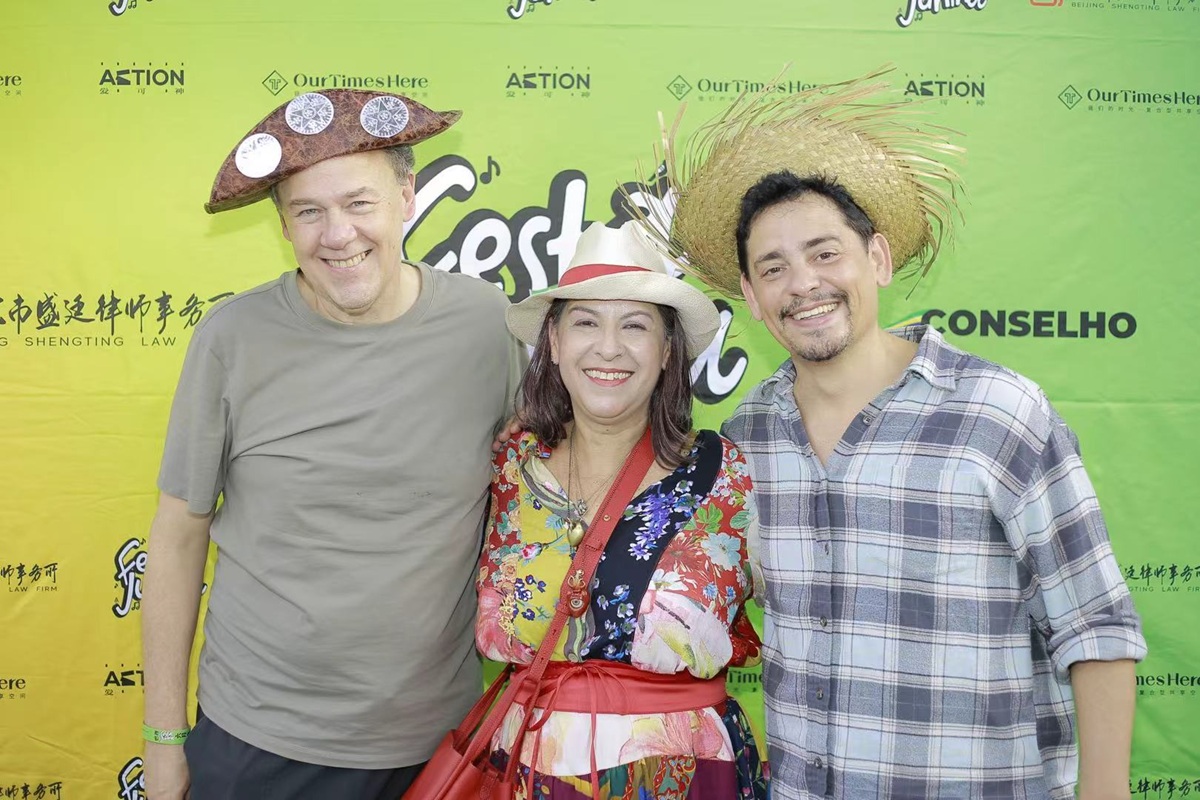 Festa junina em Beijing: Brasil e China se encontram pelo afeto, por Iara Vidal