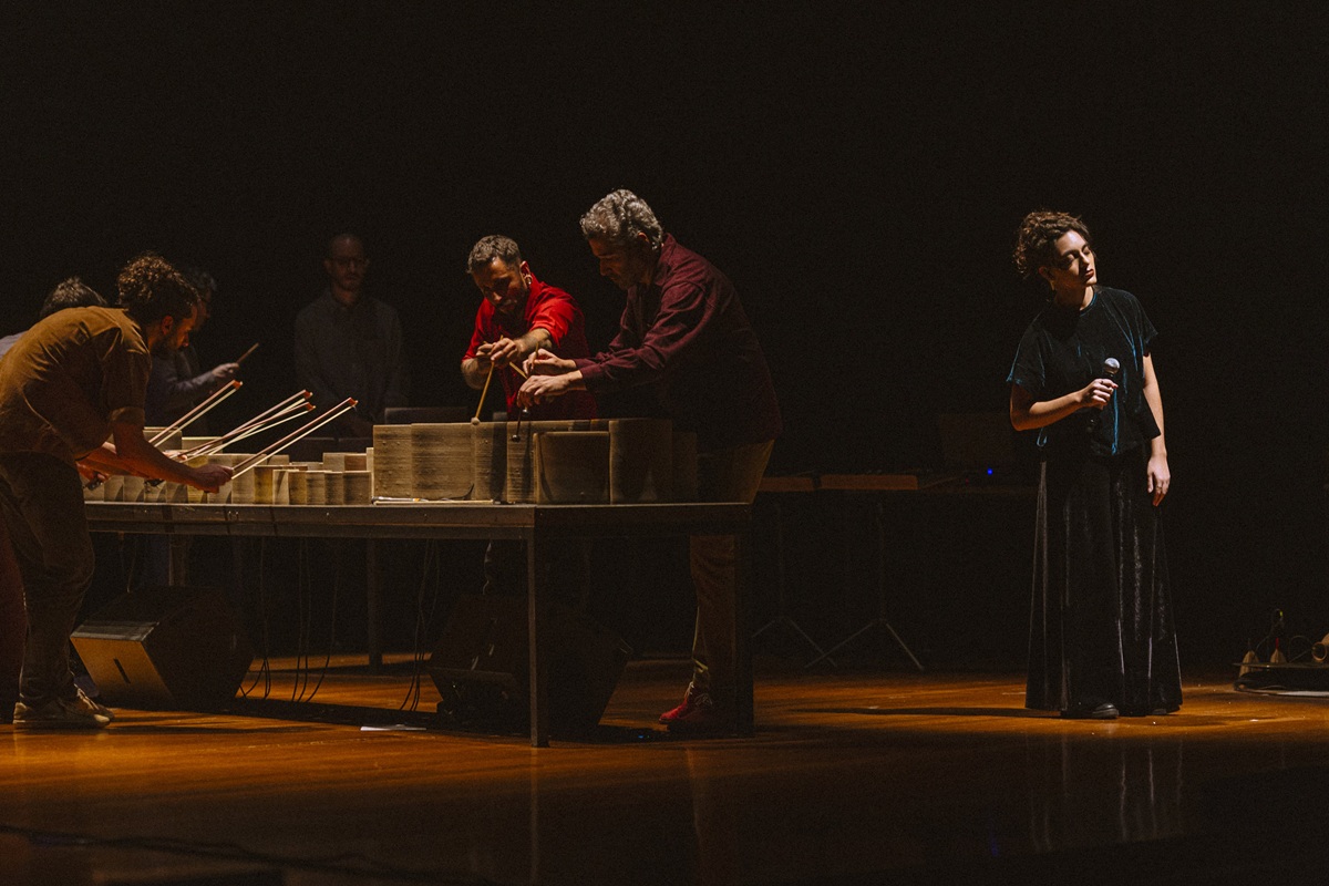 Cerâmica vira instrumento musical em espetáculo no Sesc Vila Mariana