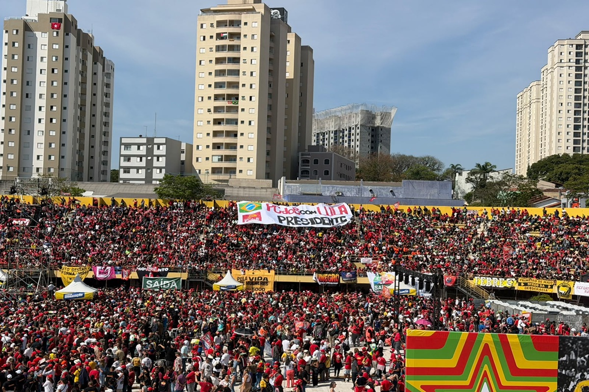 Na Vila Euclides, Lula lança a campanha do tetra e a militância faz sua festa