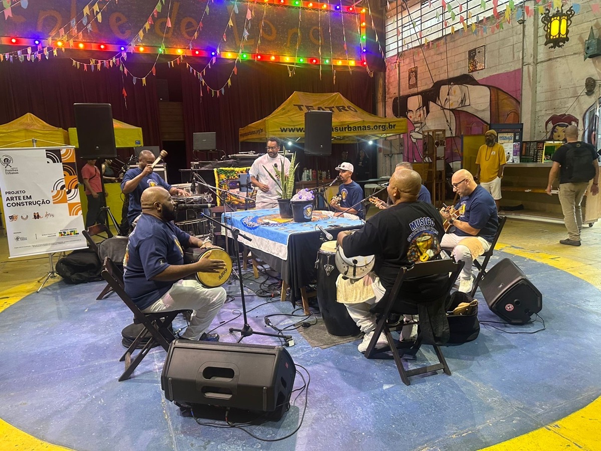 Samba ocupa Centro Cultural Arte em Construção em Cidade Tiradentes