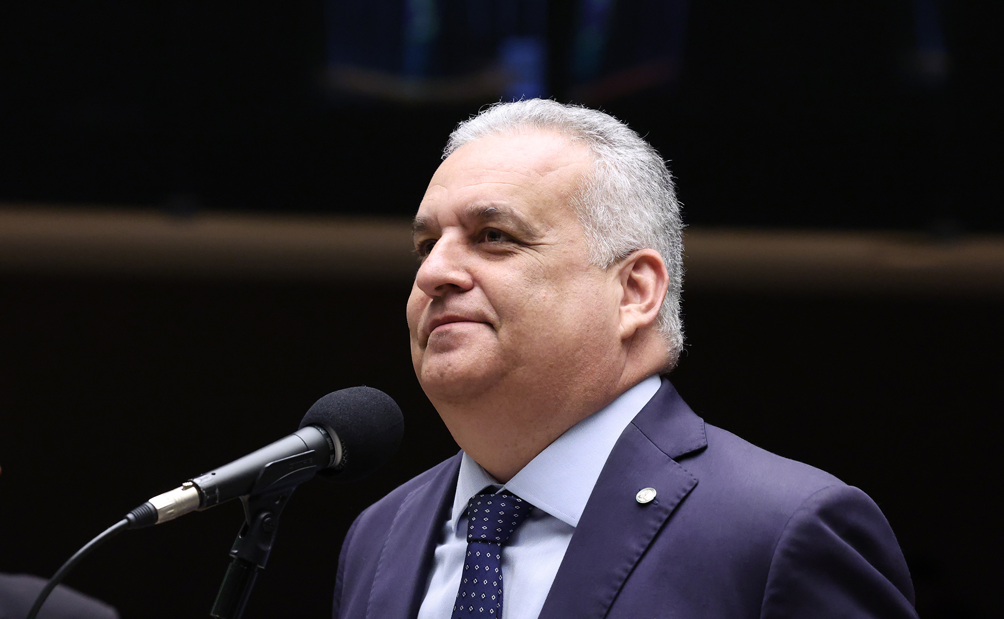 Vice de Flávio Bolsonaro é alvo de inquérito por estupro de vulnerável e suspeita de desvio em emendas