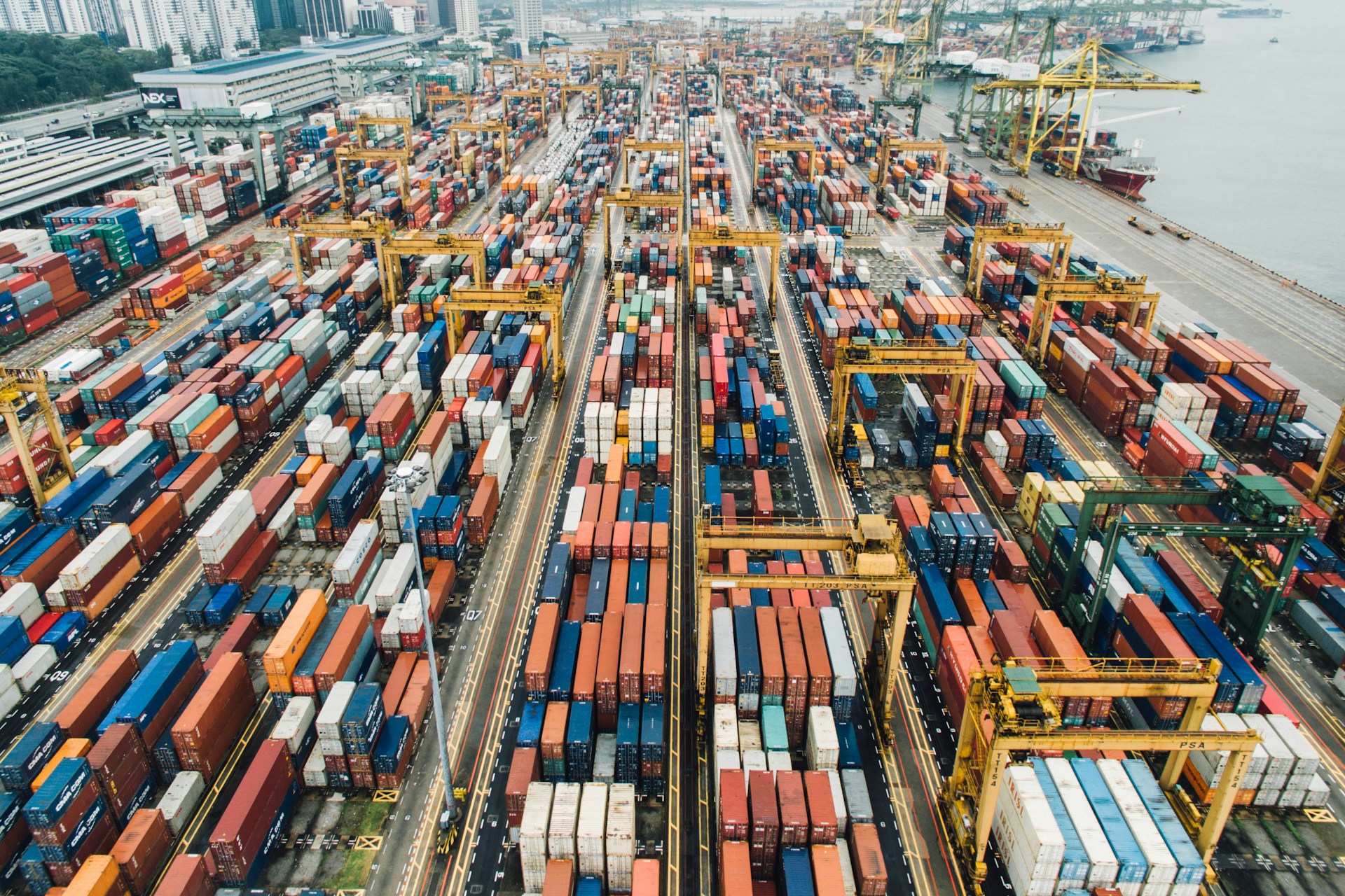 Economia perde rumo em meio à fragmentação geopolítica e à disputa tecnológica