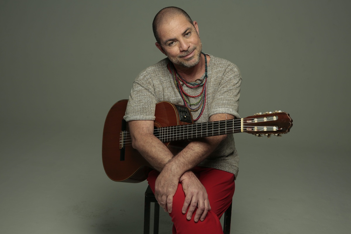 Paulo Padilha celebra carreira com show “A Inutilidade é Essencial”