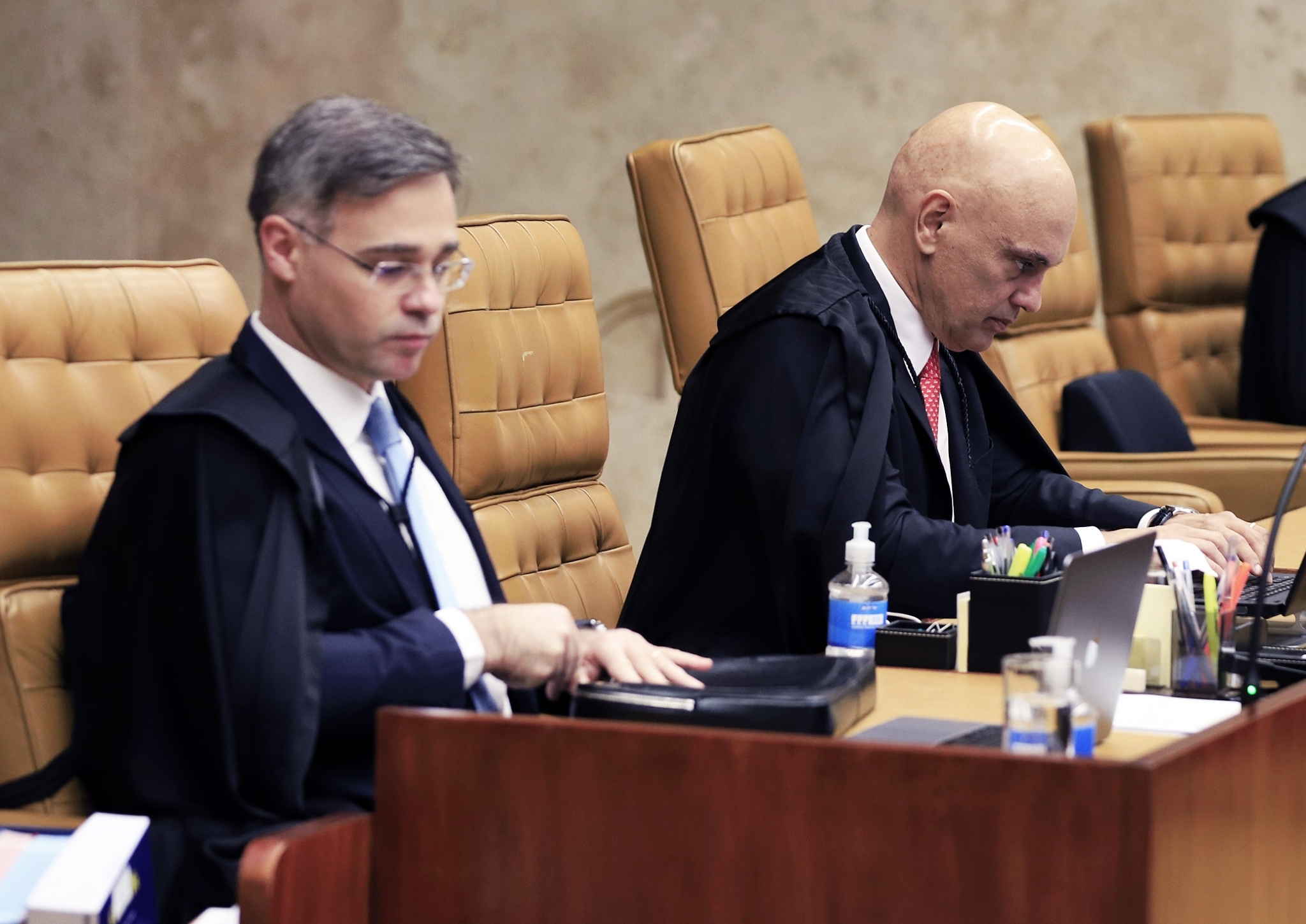 Relatório usado por Mendonça contra Moraes teria sido feito por “estrangeiros” e depois inserido no computador da PF