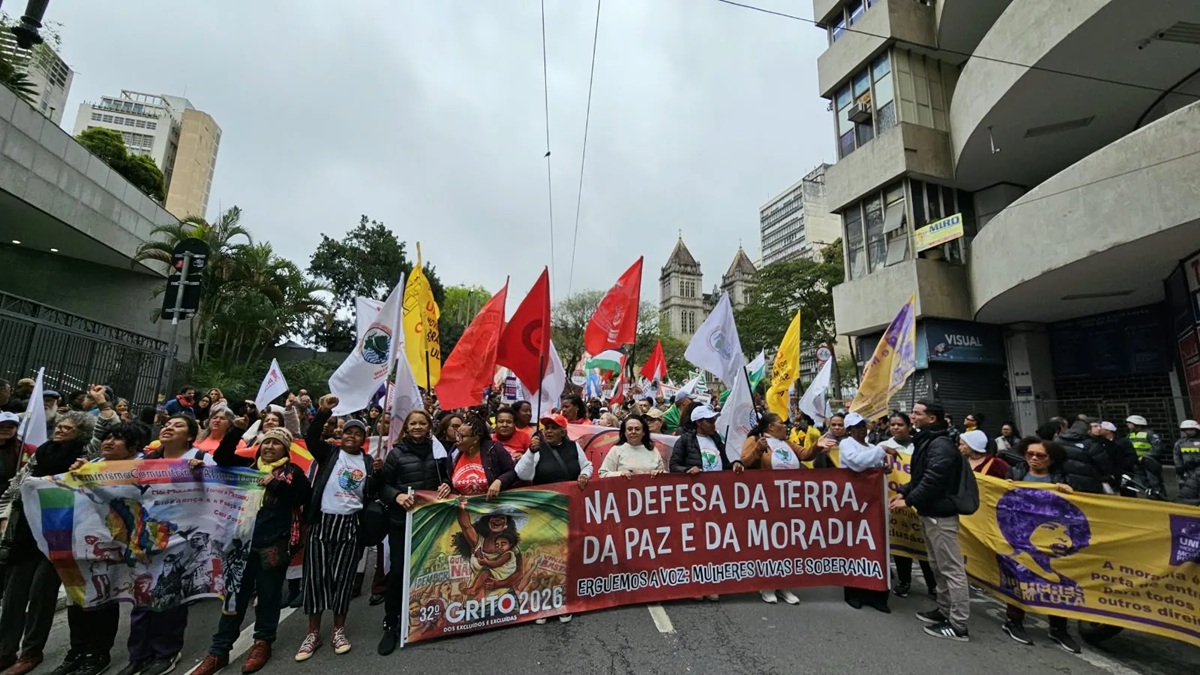 ‘Estamos aqui pela nossa existência’: frio e chuva não afastam manifestantes do Grito dos Excluídos em SP