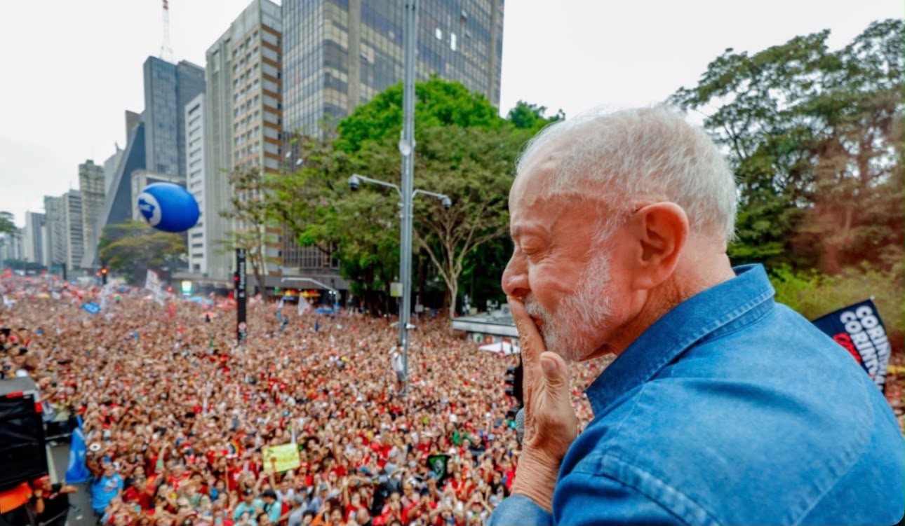 Lula mira 30 milhões de ausentes em ato na Avenida Paulista