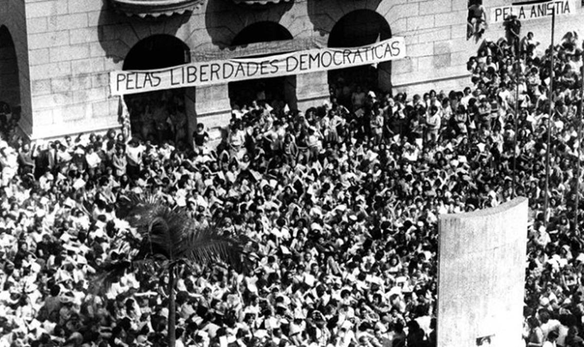 Profissão de fé, por Izaías Almada
