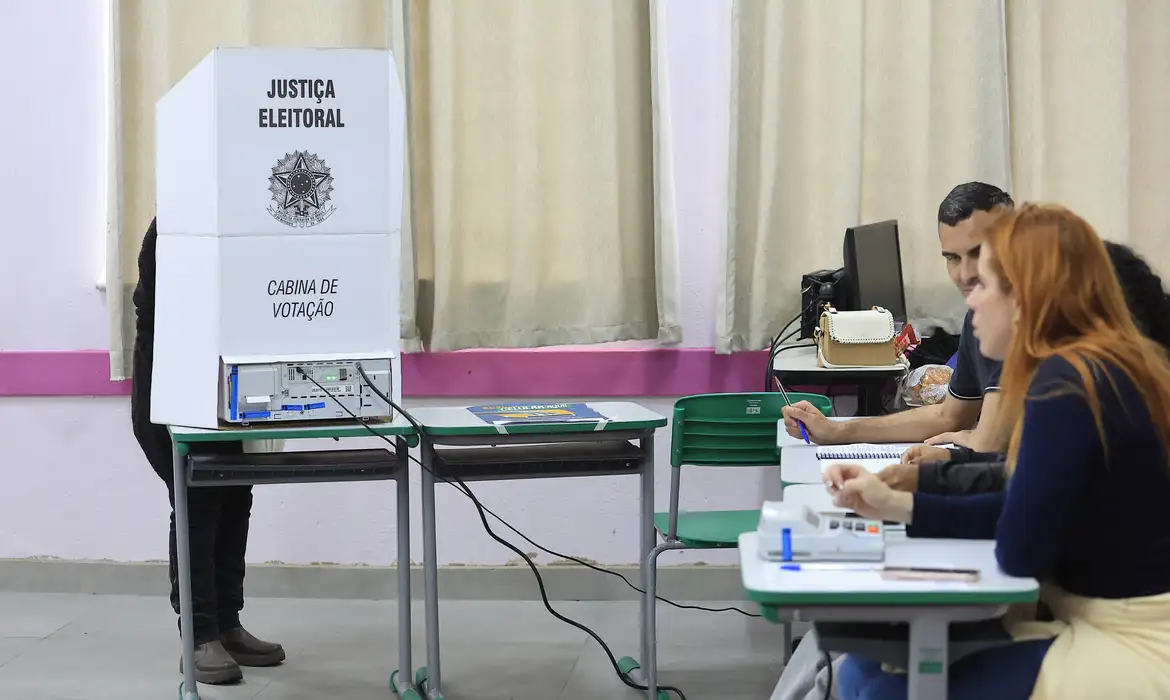 Coligação de Lula pede ao TSE que votação vá até as 19h em nove estados, além da Bahia