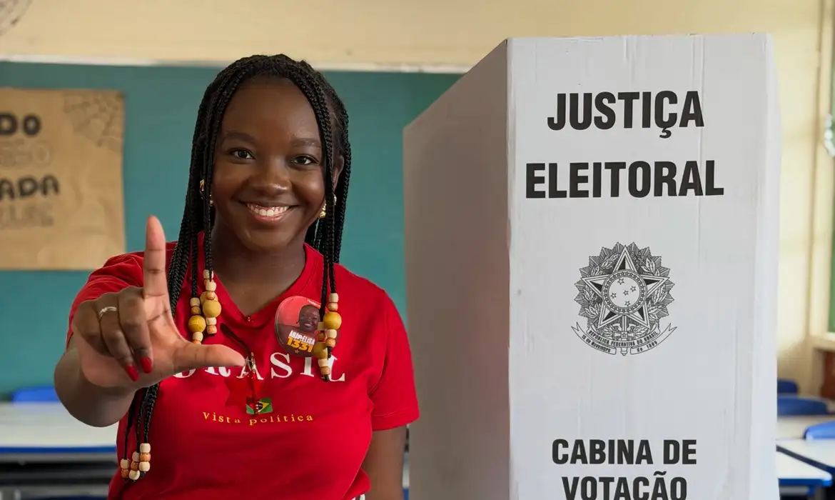 Deputada federal eleita Ana Elisa denuncia ameaças de morte e violência sexual